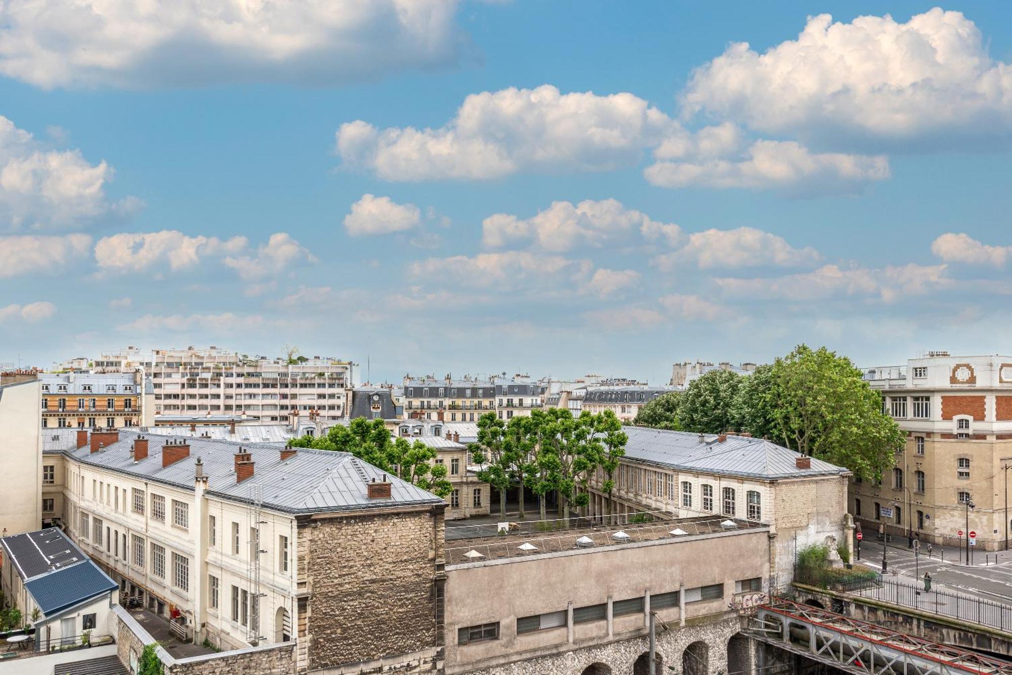 Entre Montmartre Et Canal Saint Martin-gare Du Nord * Paris