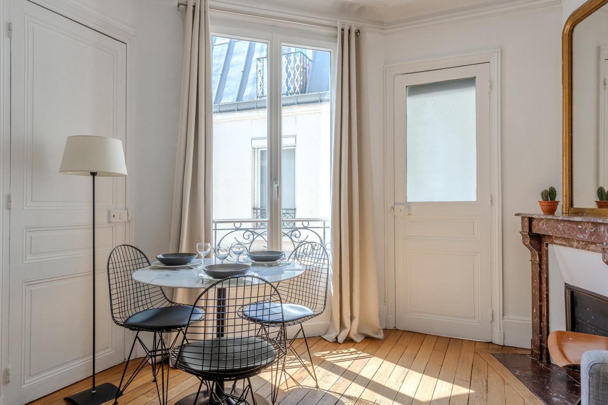 Entre Montmartre Et Canal Saint Martin-gare Du Nord Apartment Paris