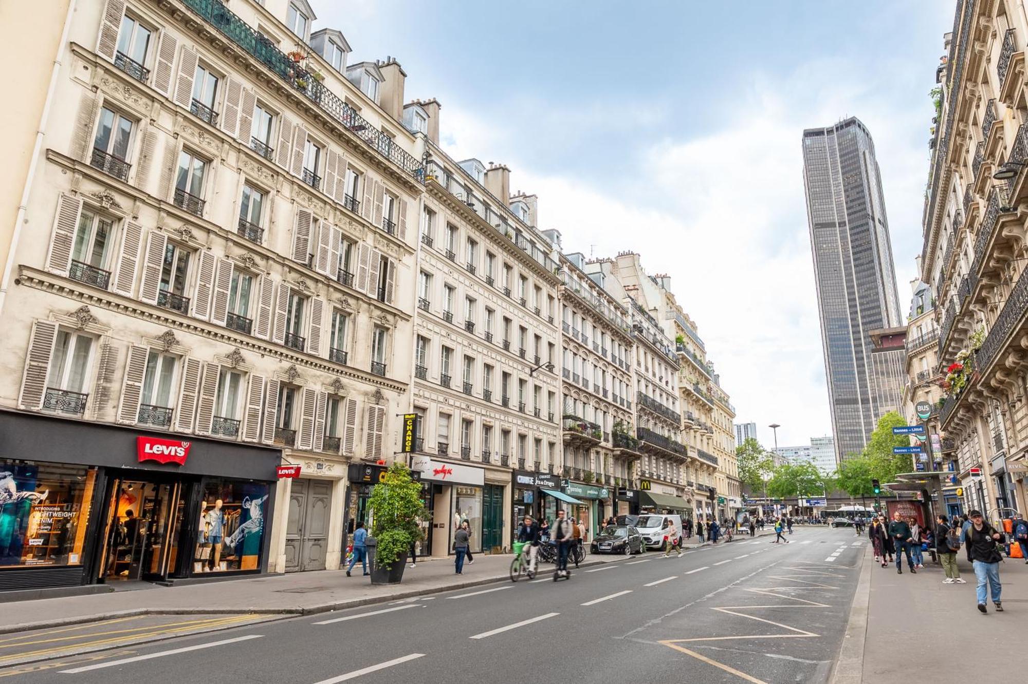 Montparnasse & & Downtown Paris