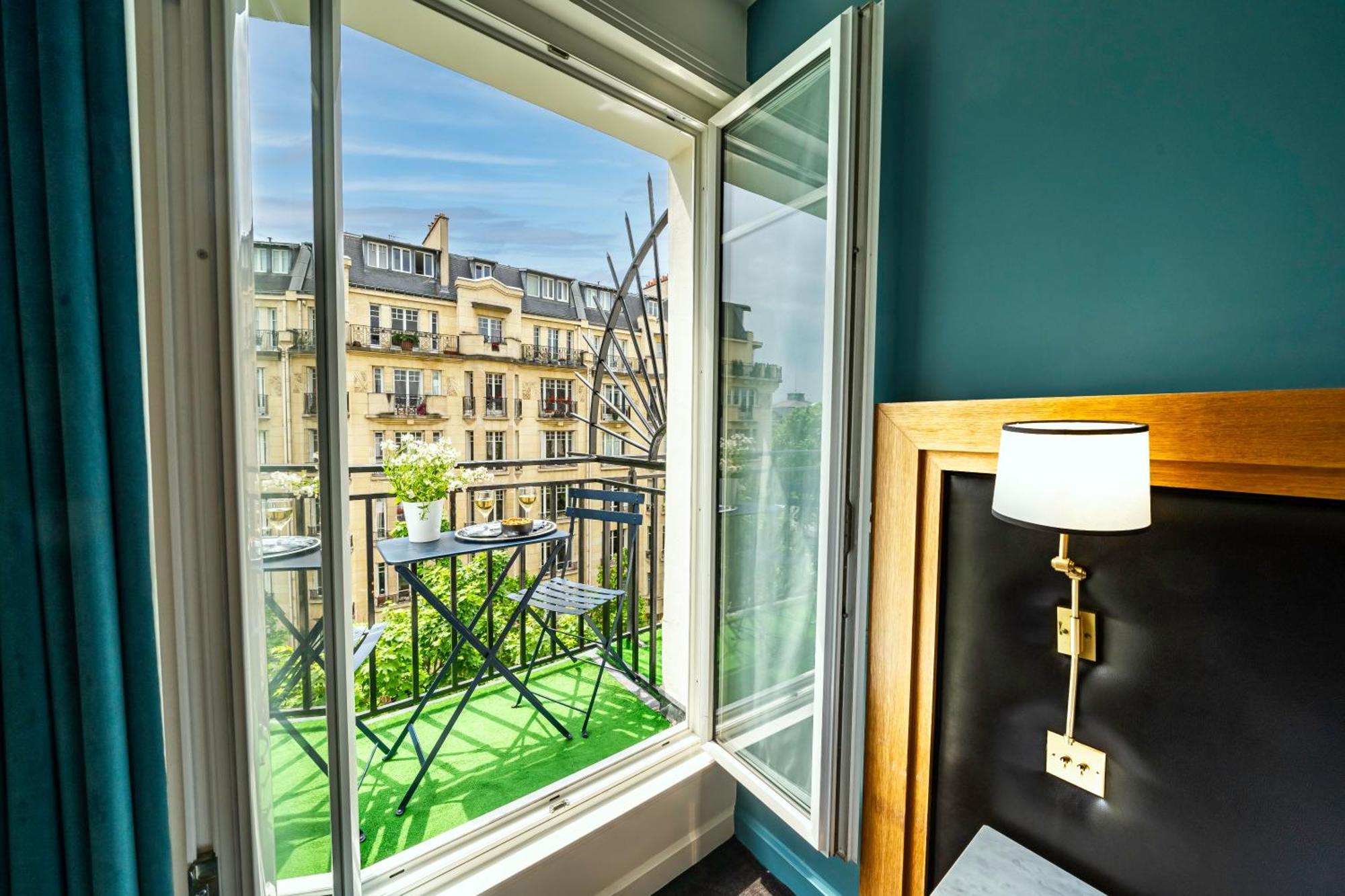 Le Cercle Tour Eiffel Hotel