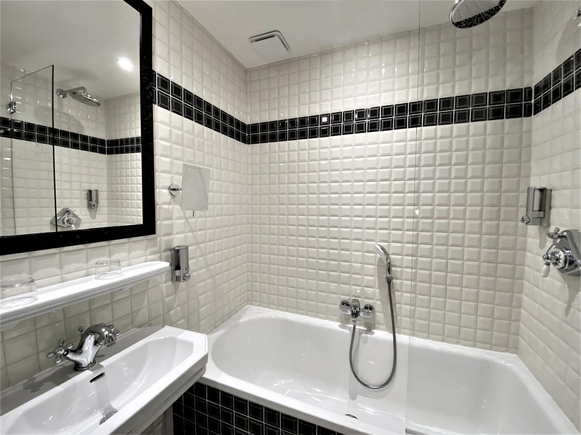 Le Cercle Tour Eiffel Hotel 3*