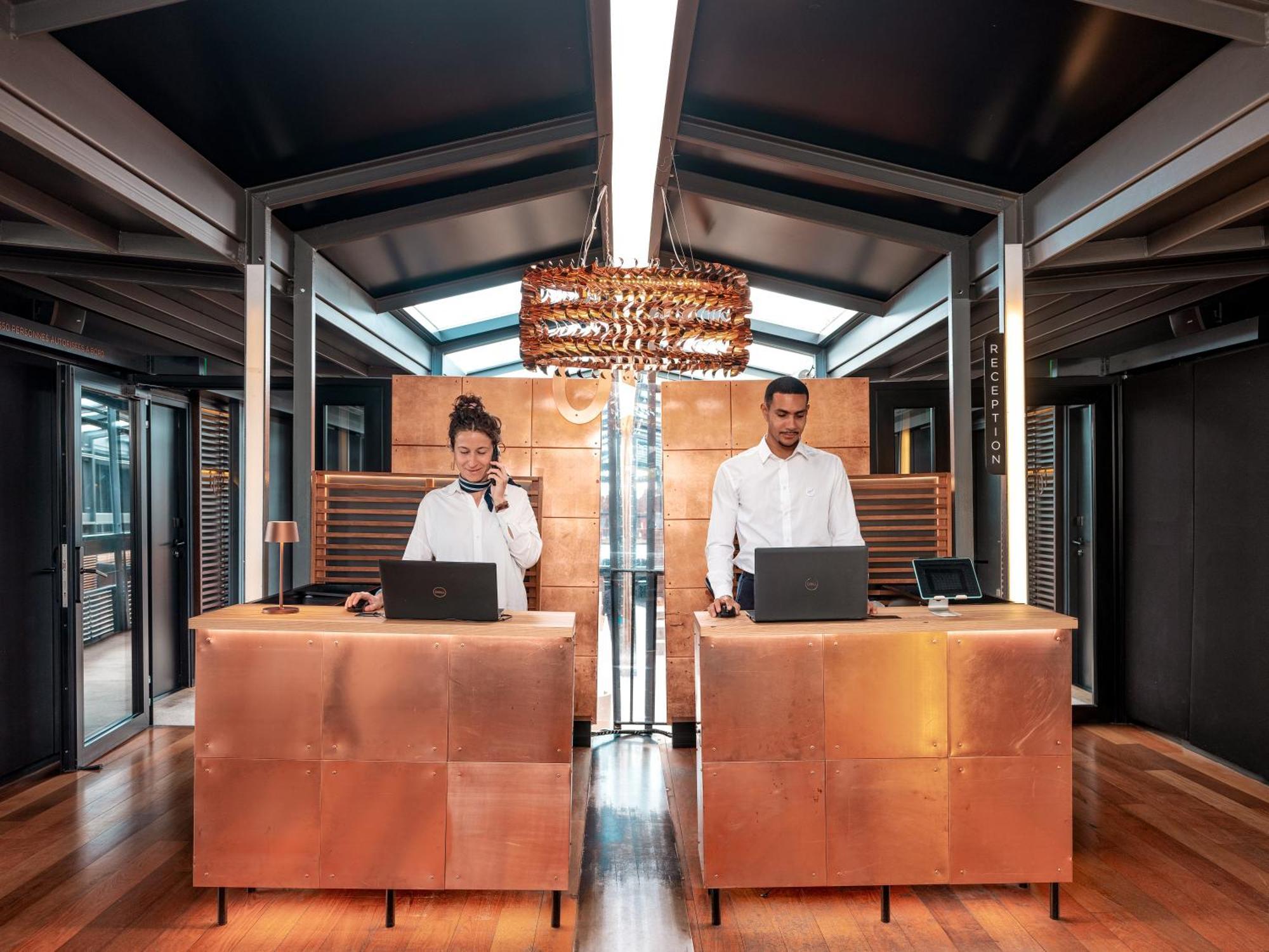 Off Seine Hotel 4*