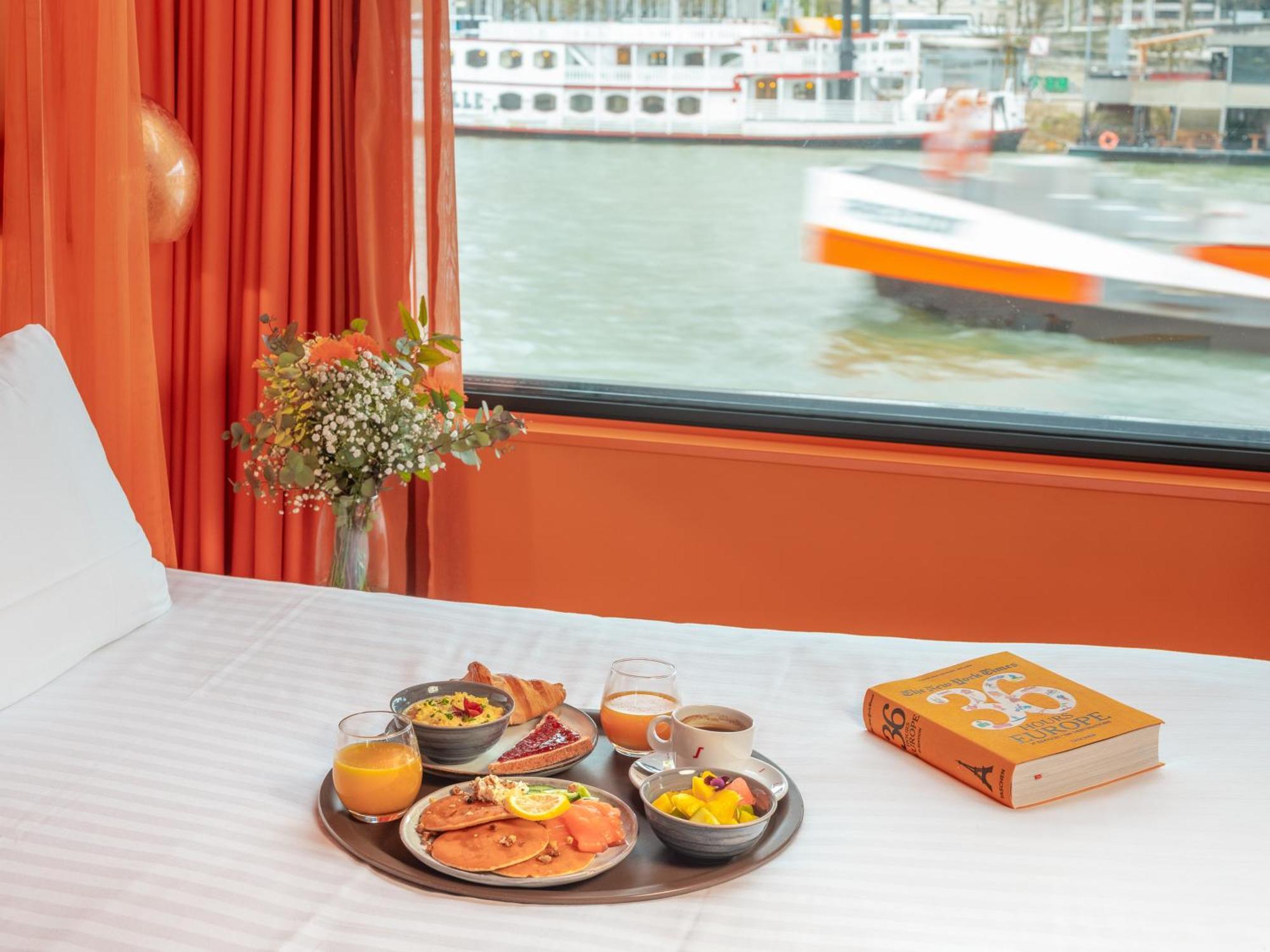 Off Seine Hotel 4*