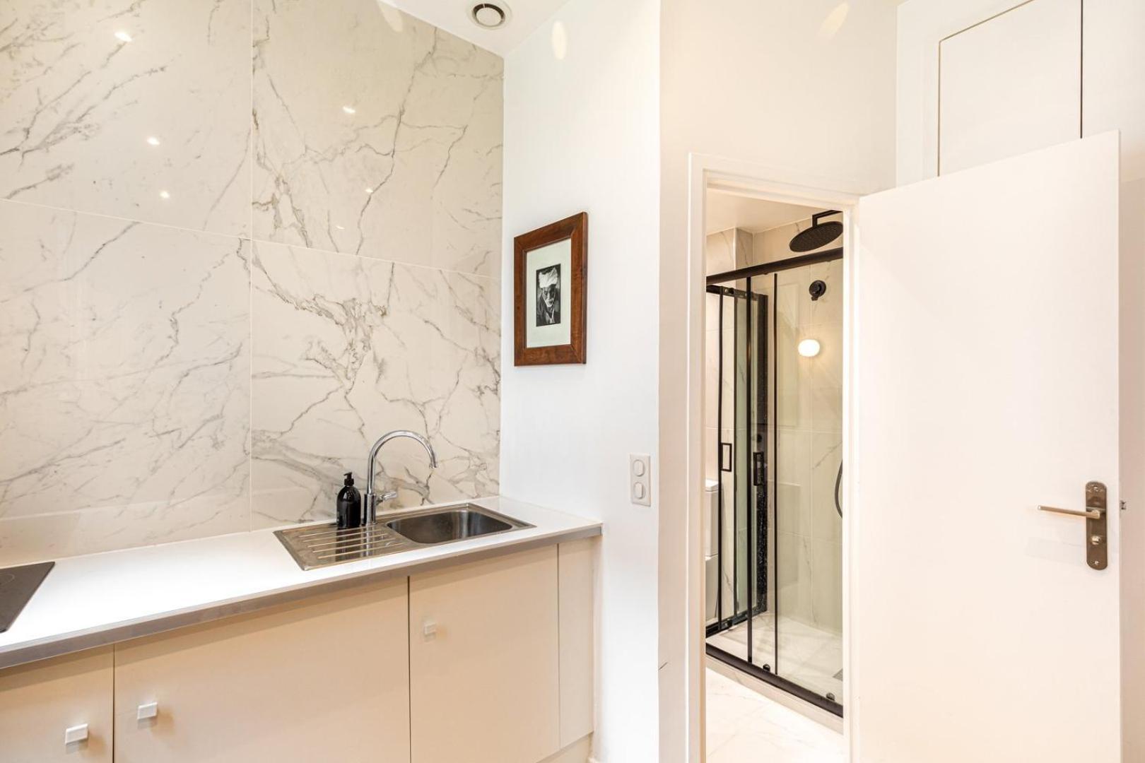 Guestready - Elysee Palace Marble Haven Apartment Paris