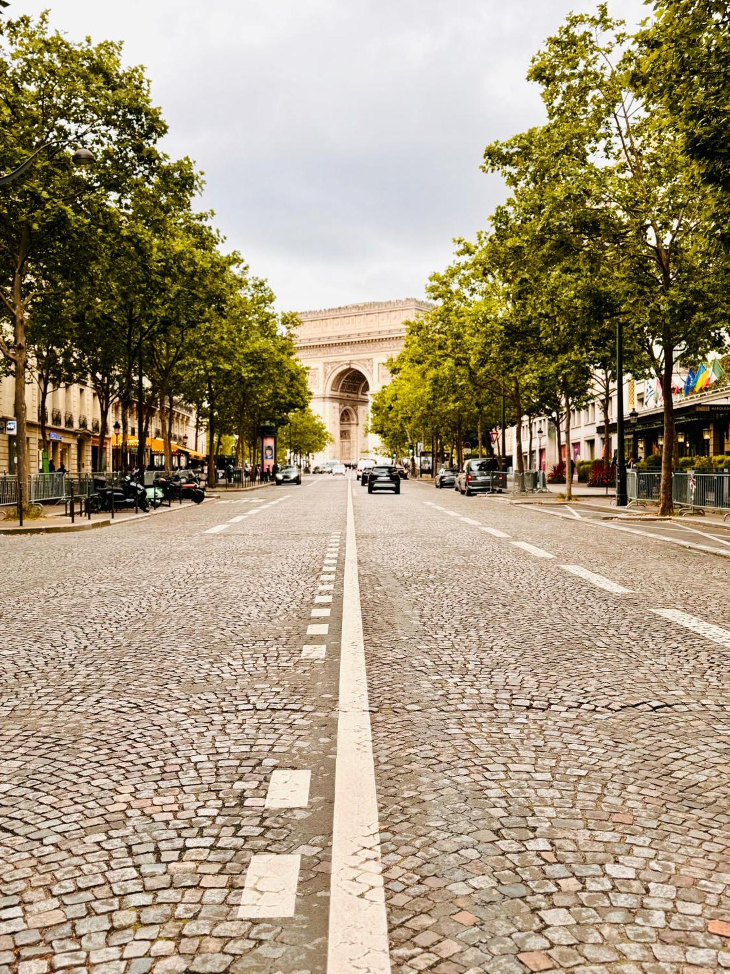 Cosy Place Entre L'arc De Triomphe Et Les Champs-elysees Homestay Paris