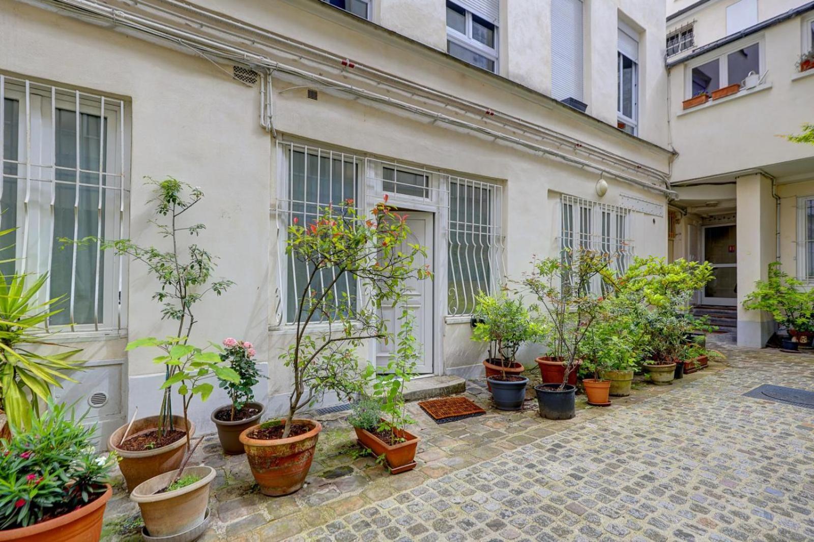 404 Charlotte - Superbe A Paris