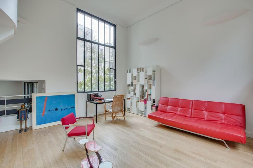 Elegance And Charm At Leandre Apartment
