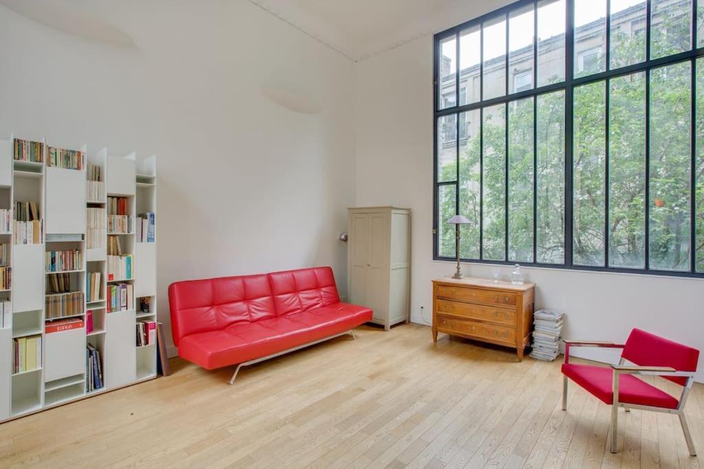 Elegance And Charm At Leandre Apartment