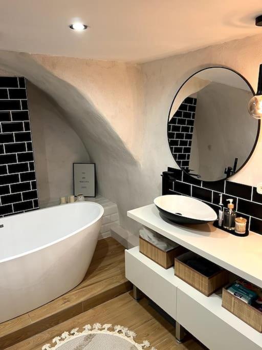 Cosy Near Eiffel Tower Apartment Paris