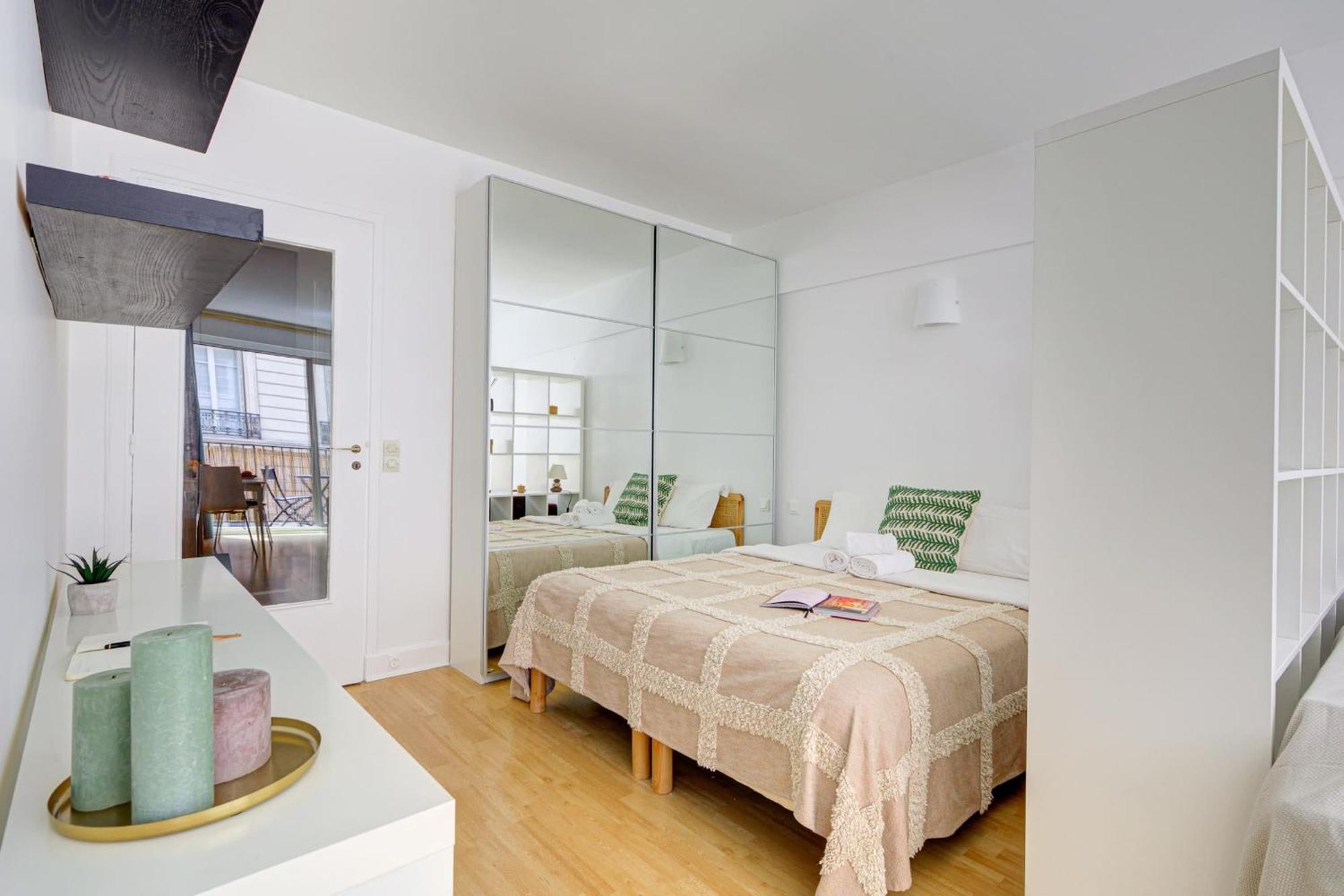 Apartment St Germain & Le Bon Marche With Balcony - Cityapartmentstay