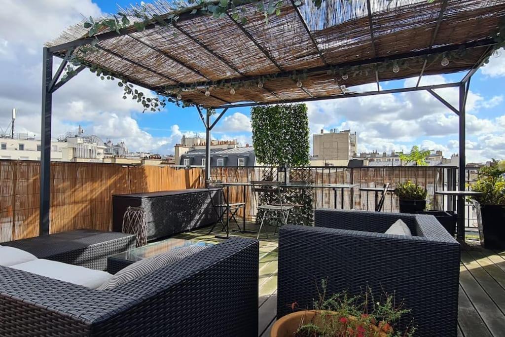 Apartment With Terrace And View Of Sacre Coeur Paris