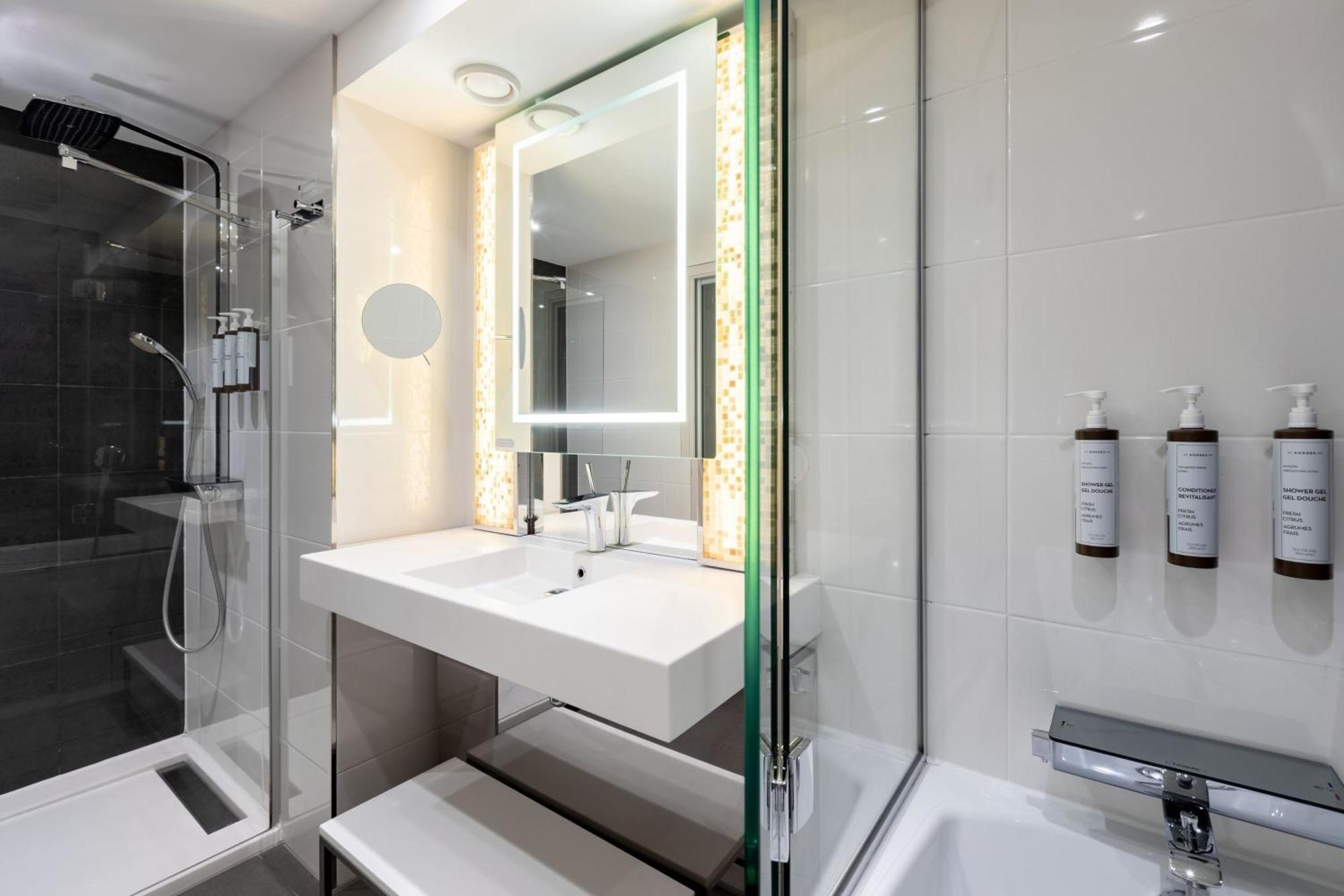 Hotel Ac Porte Maillot By Marriott