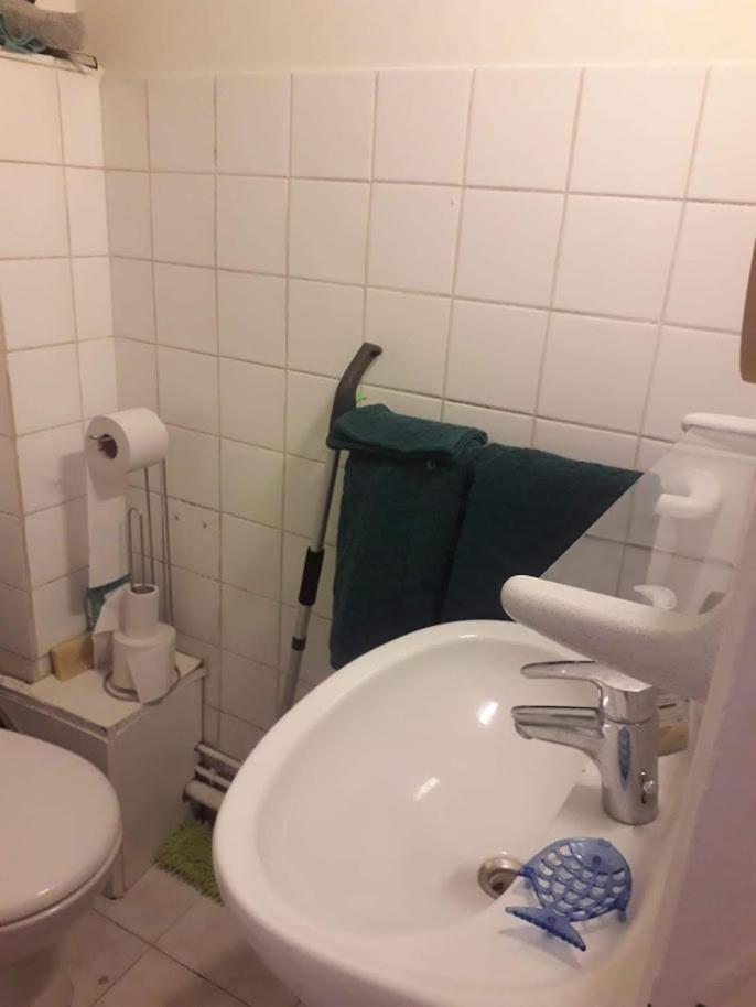 Appartement Petite Maison Avec Cour Dans Les Beaux Quartiers-vous Faites Le Menage- Very Good Prices For T-h-e Location But You Have To Clea-n Th-e Flat