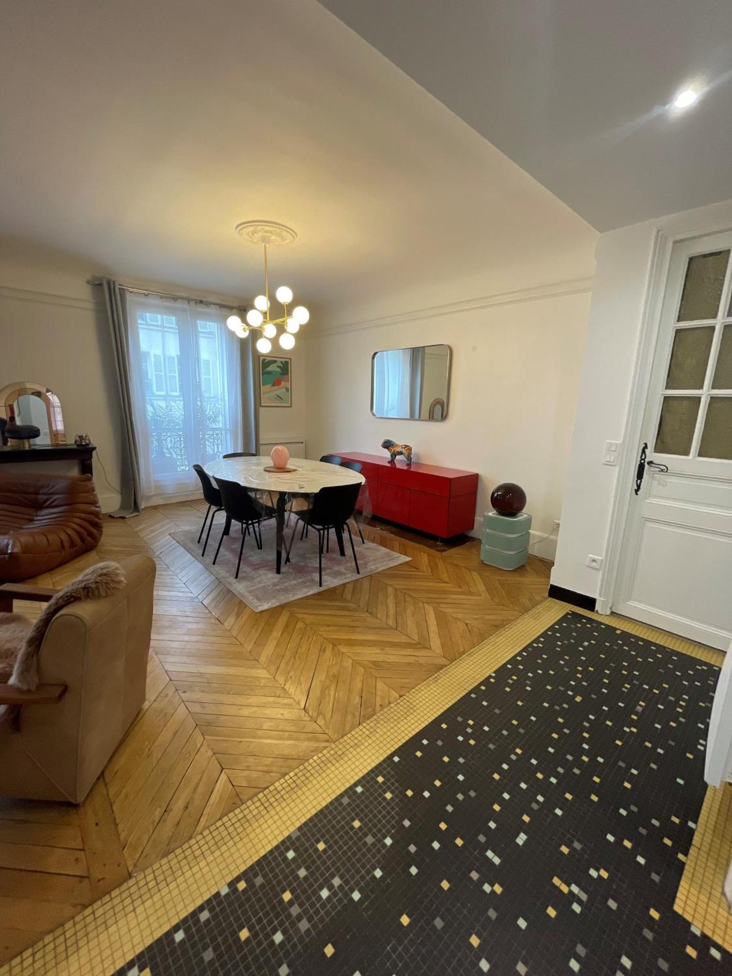 Spatious Charming Parisian Flat