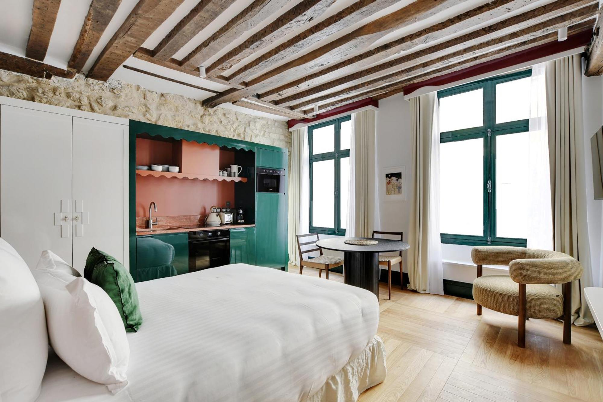 Collection Serviced In Notre Dame - Rue Savoie Apartment *
