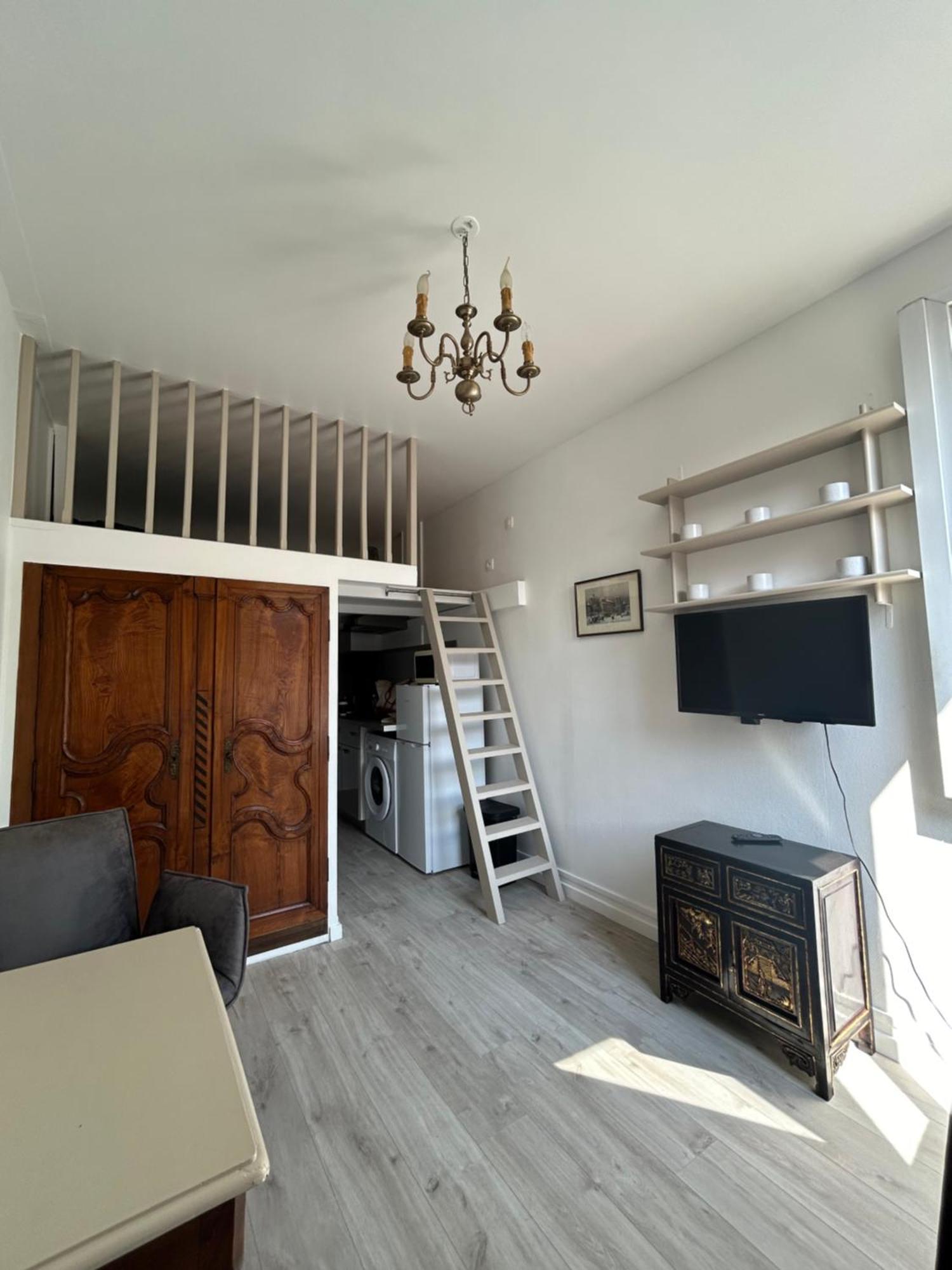 Apartment De Charme Donnant Sur Jardin Arbore Dans Le Calme Absolu Paris