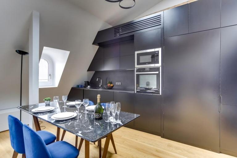 Elegant 2bdr 6p Near Champs Elysees Paris