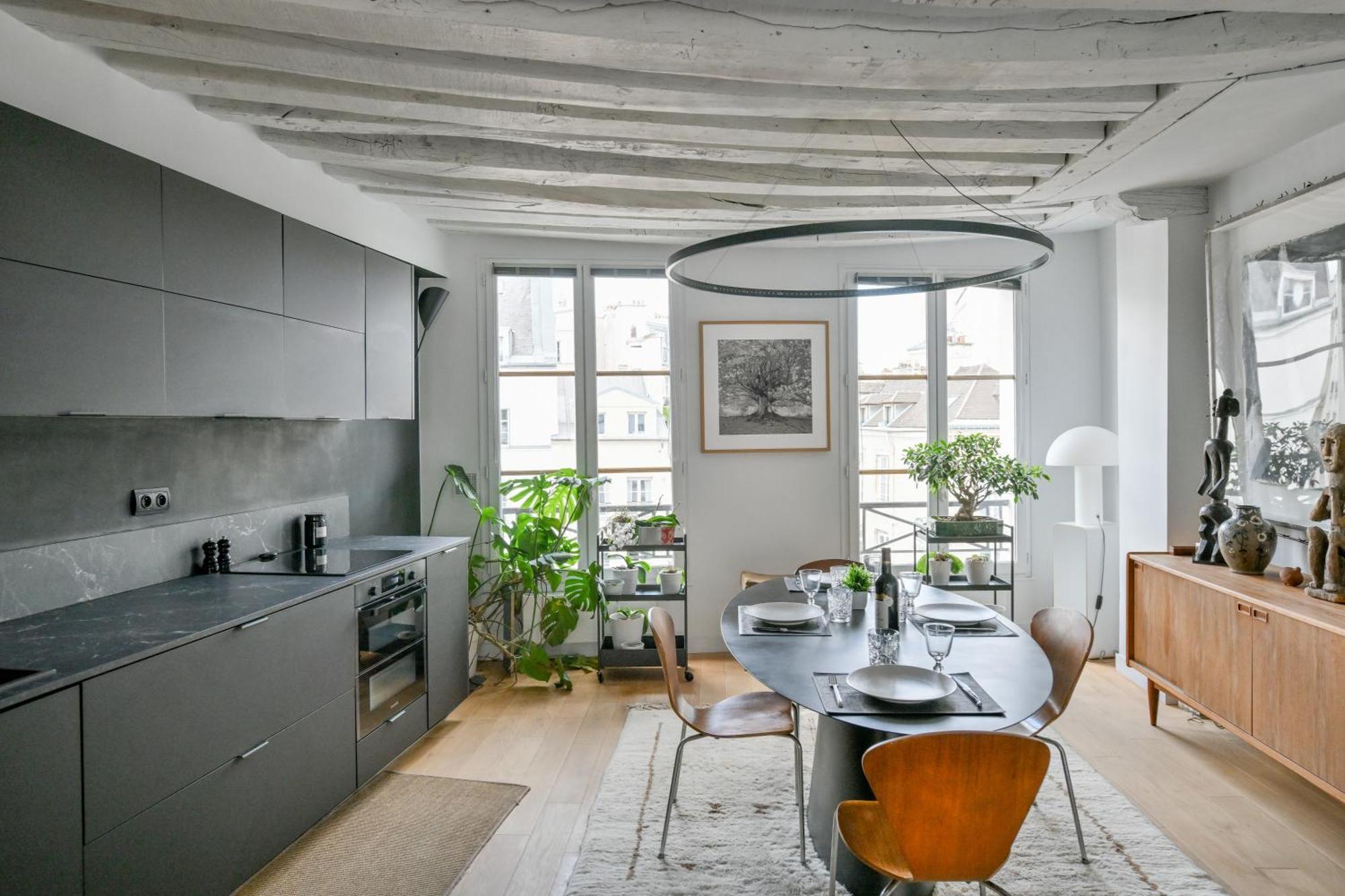 Stunning One-bedroom, Marais - Place Des Vosges *