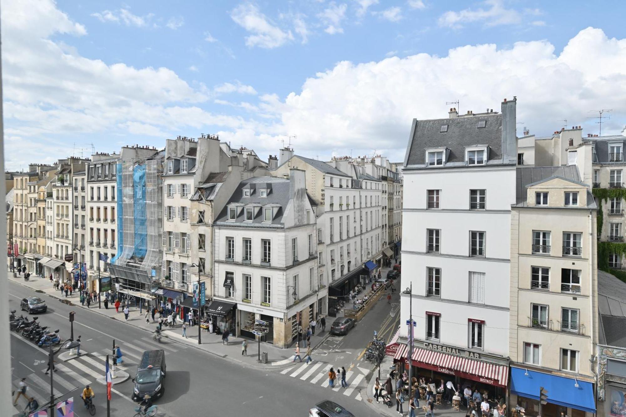 Stunning One-bedroom, Marais - Place Des Vosges *