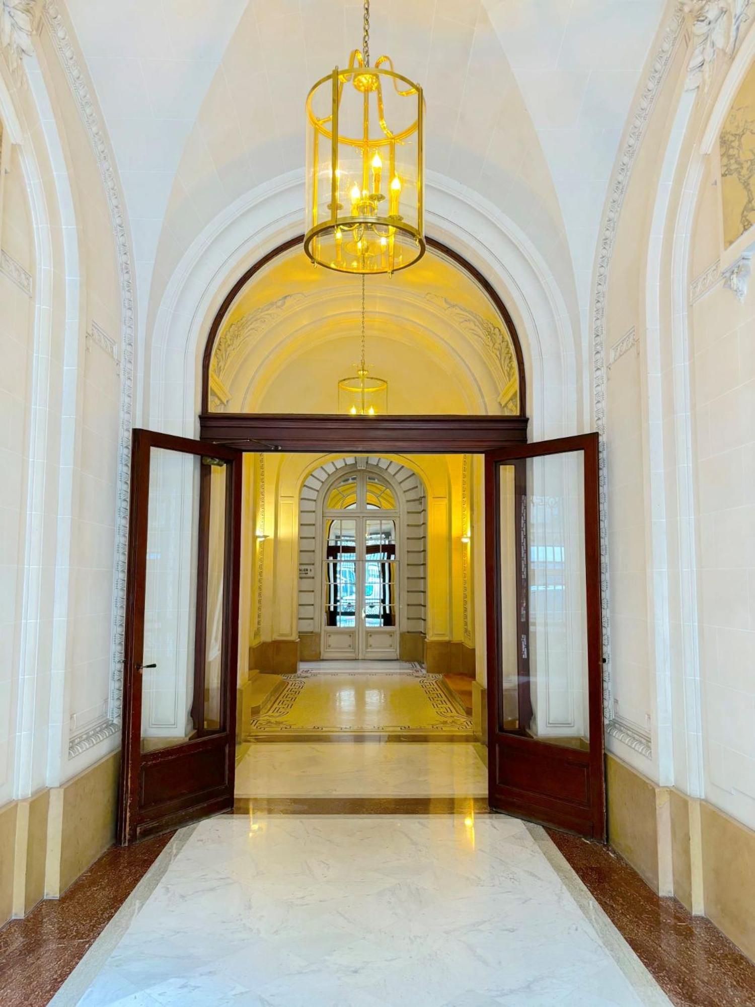 Vendome Apartment *