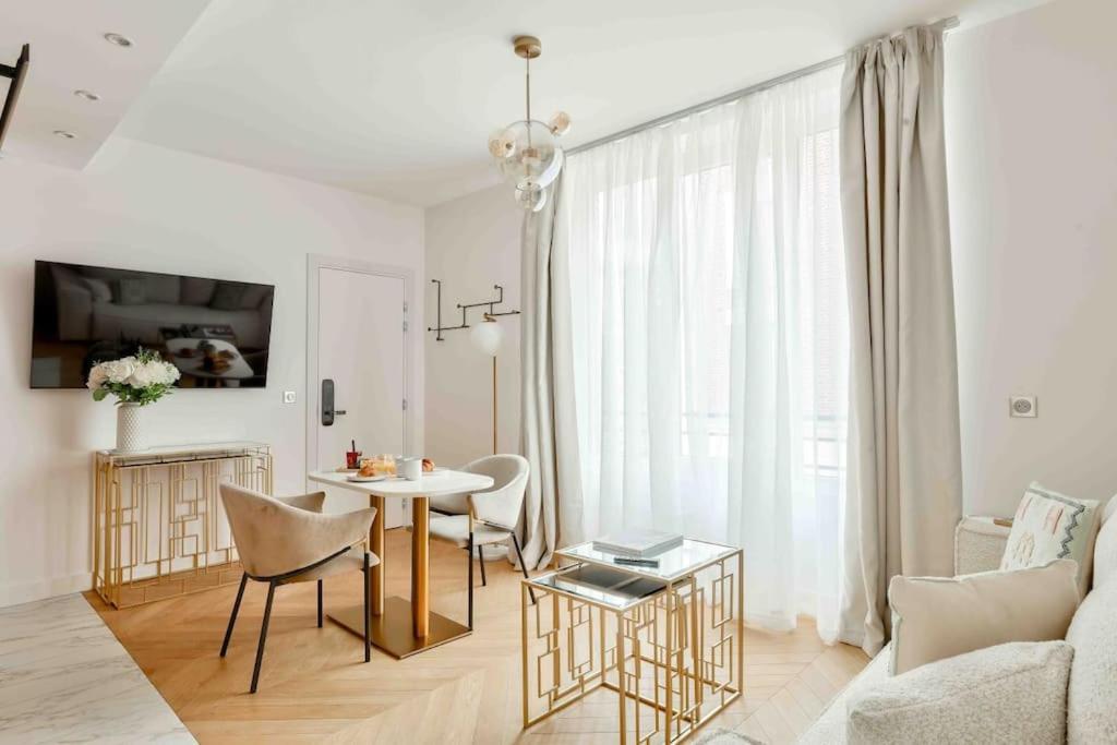 Apartment Romantic Getaway - Le Marais - With Ac Paris