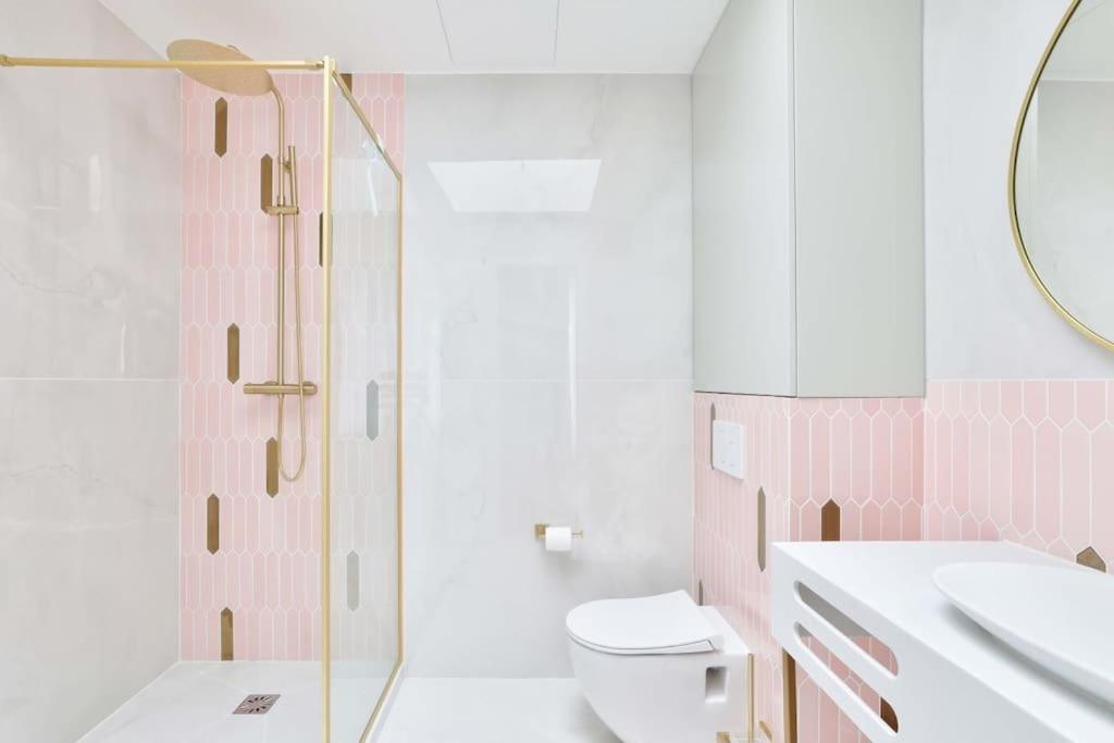 Apartment Romantic Getaway - Le Marais - With Ac