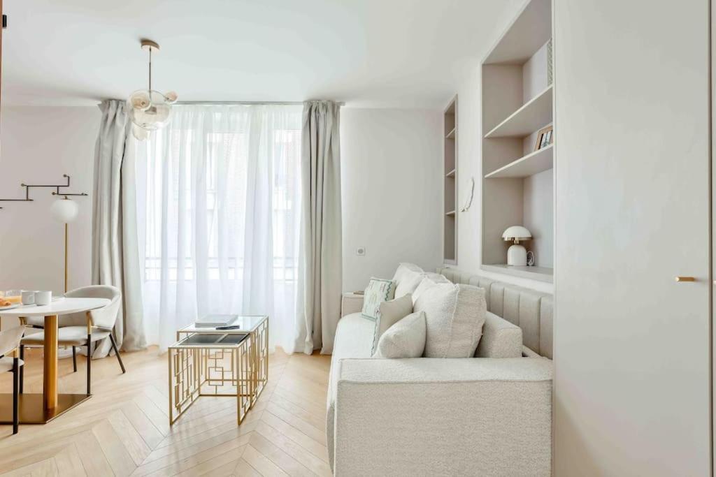 Apartment Romantic Getaway - Le Marais - With Ac