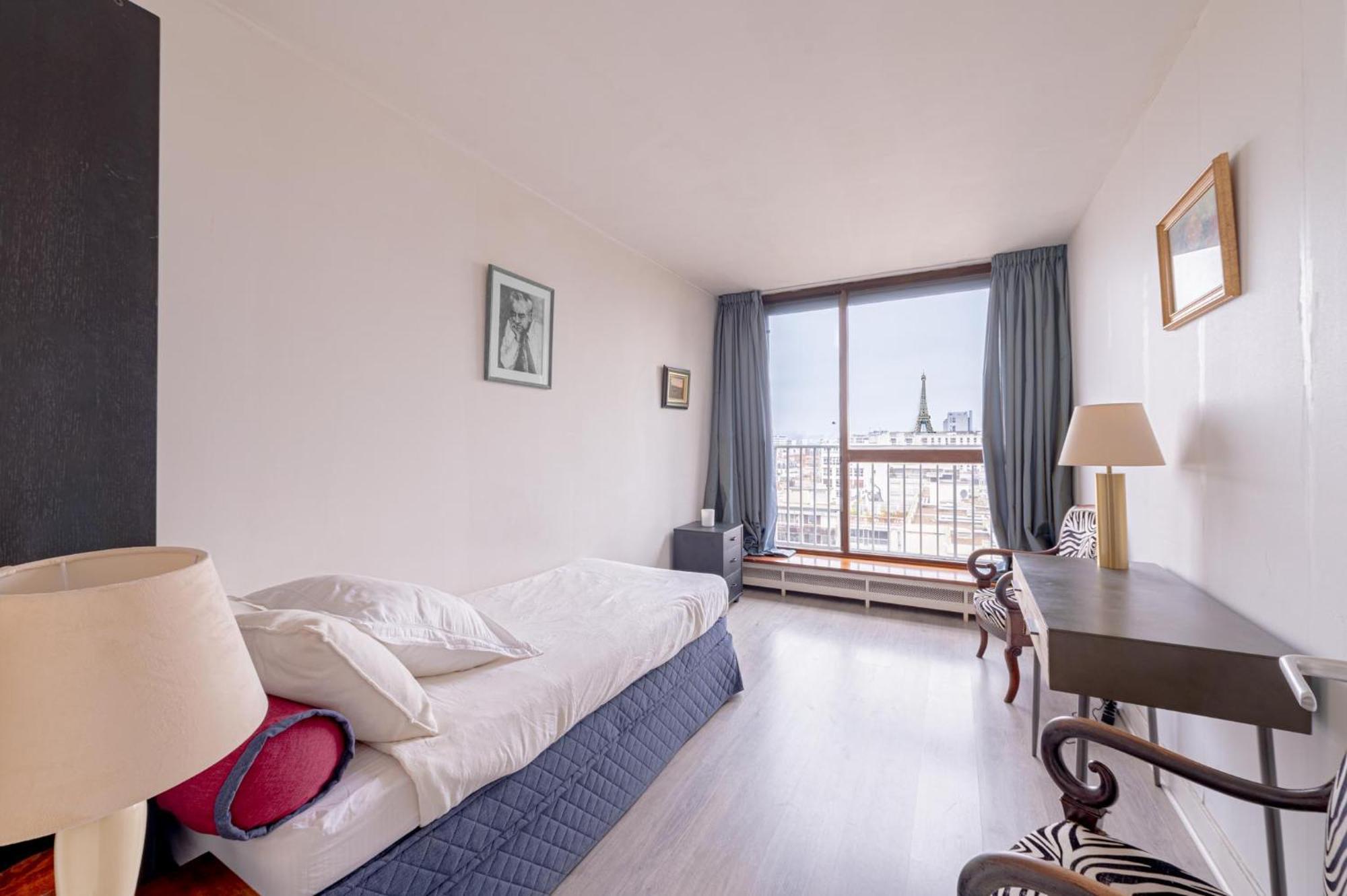 Apartment New - 3 Bedroom Flat With Eiffel Tower View *