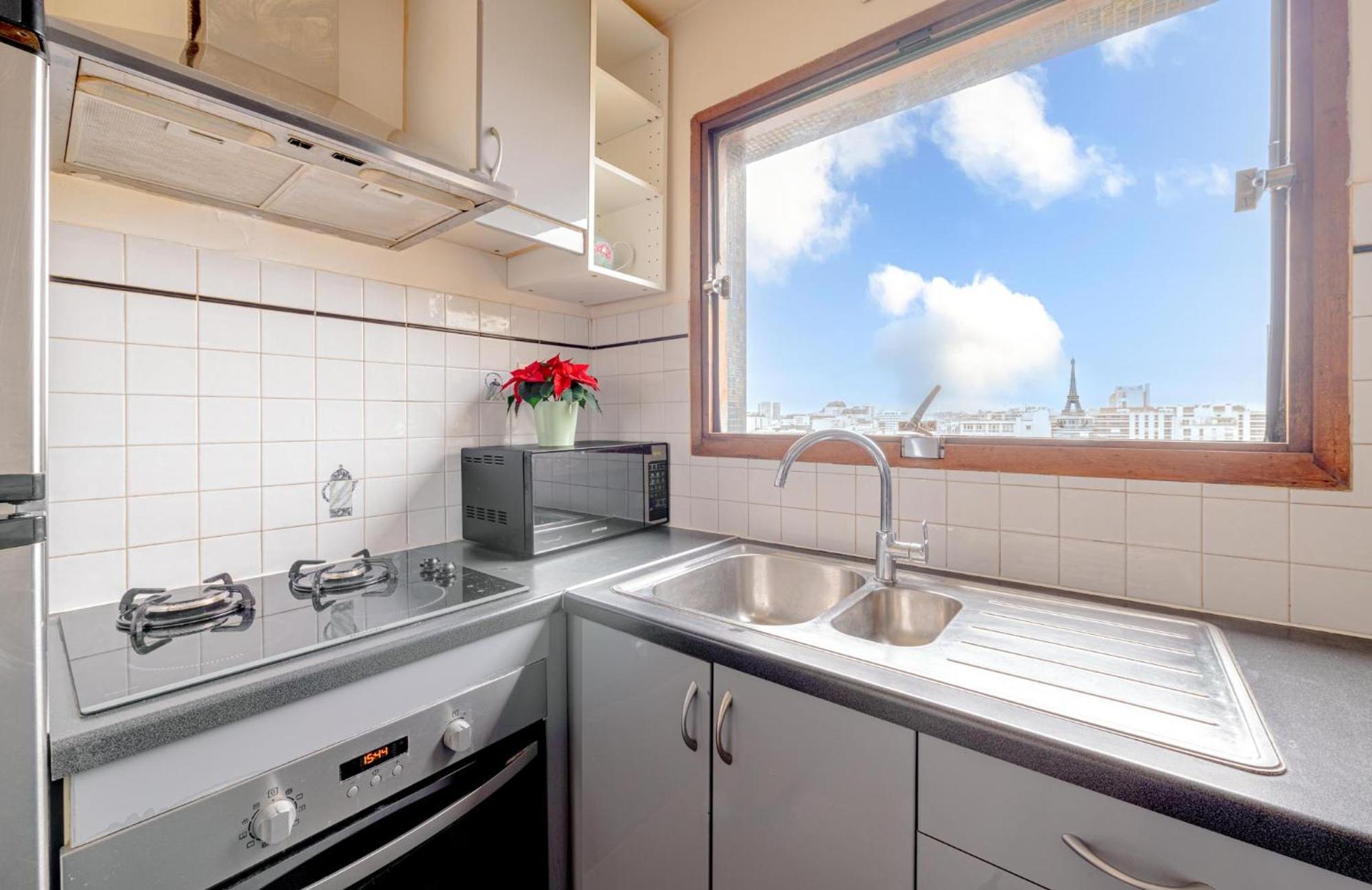 New - 3 Bedroom Flat With Eiffel Tower View Apartment Paris