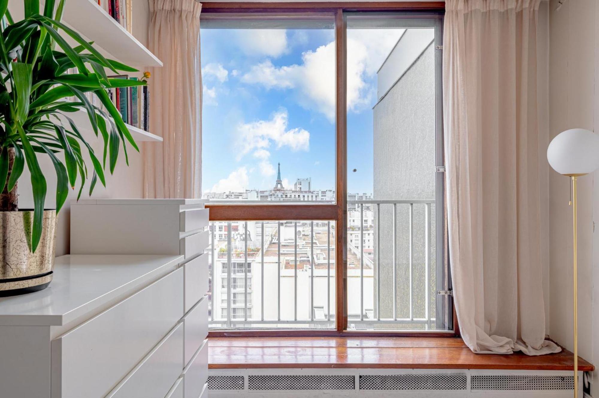 New - 3 Bedroom Flat With Eiffel Tower View Paris