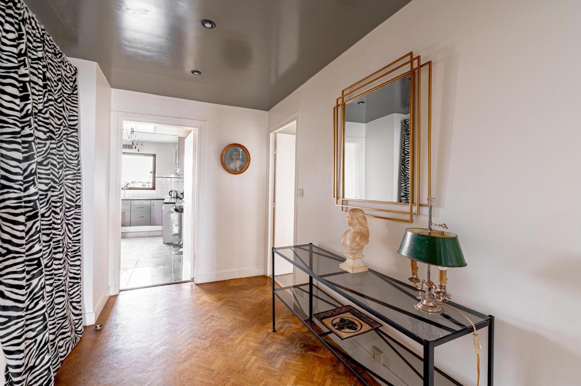 New - 3 Bedroom Flat With Eiffel Tower View *