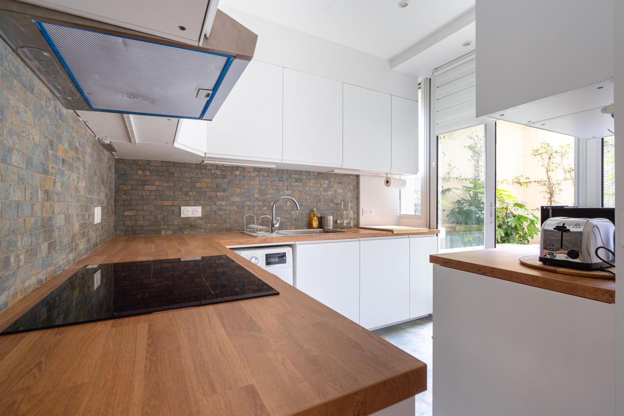 Grand Climatise 2br Avec Terrasse