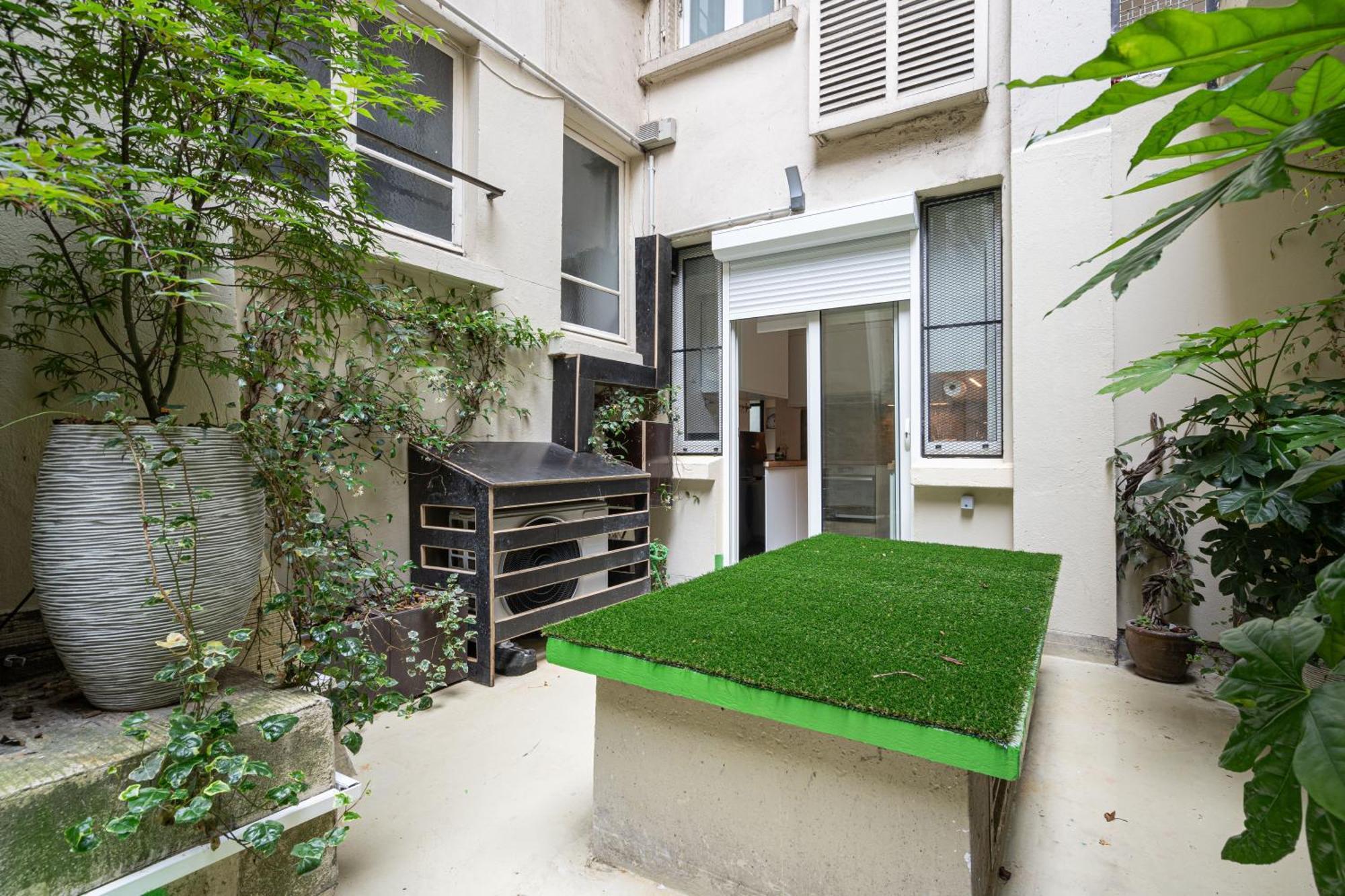 Grand Climatise 2br Avec Terrasse *