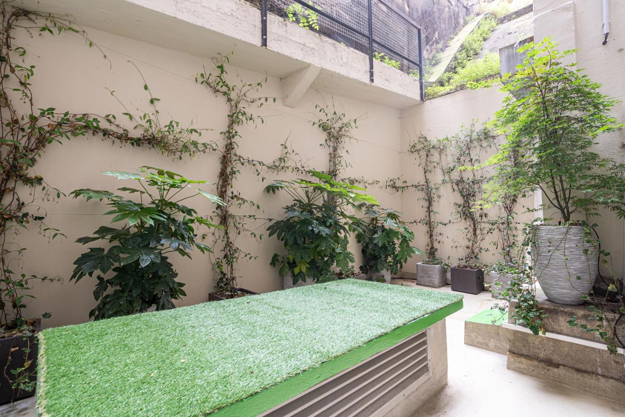 Grand Climatise 2br Avec Terrasse Paris
