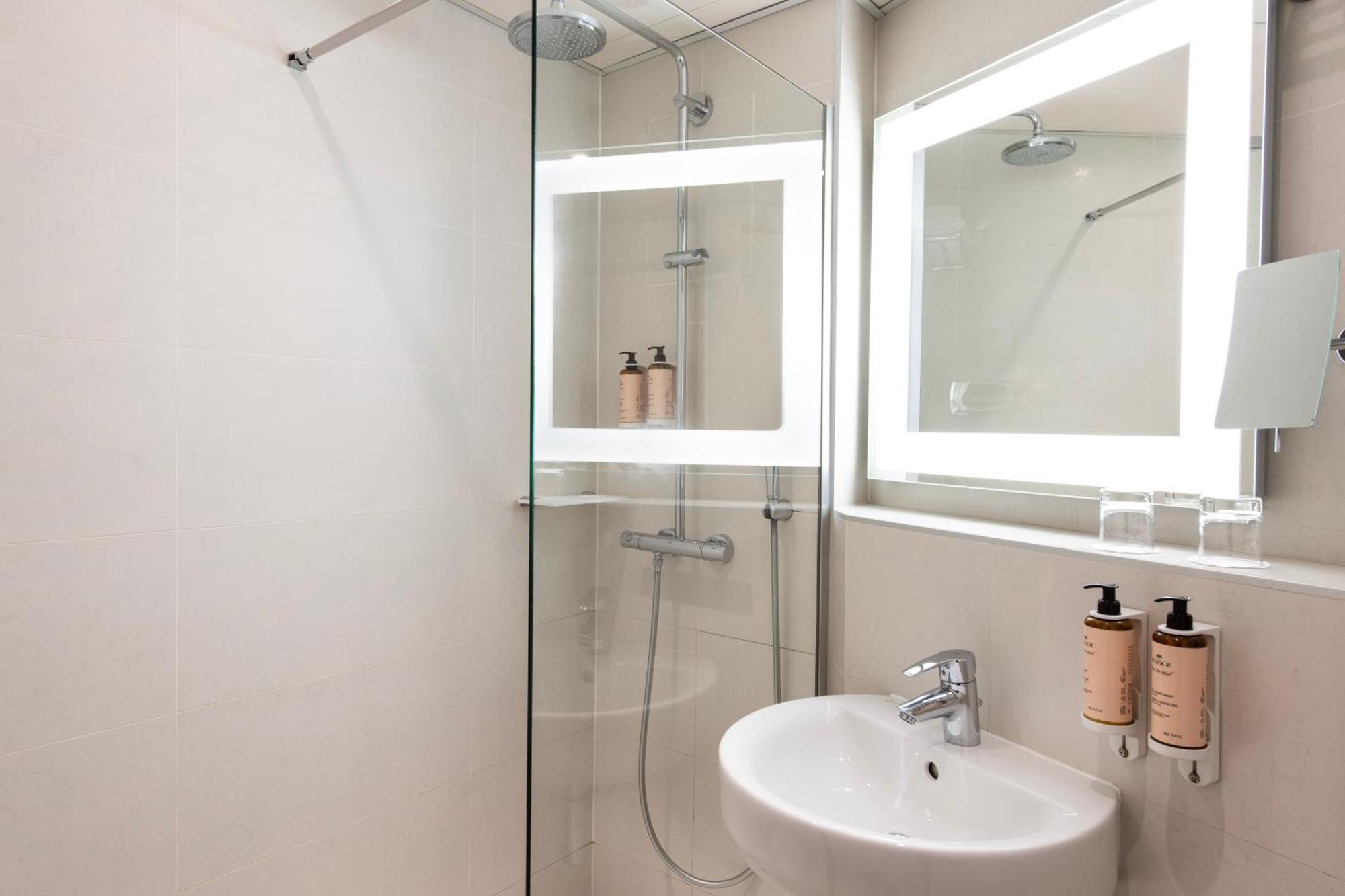 Hotel Mercure Montparnasse Raspail Paris