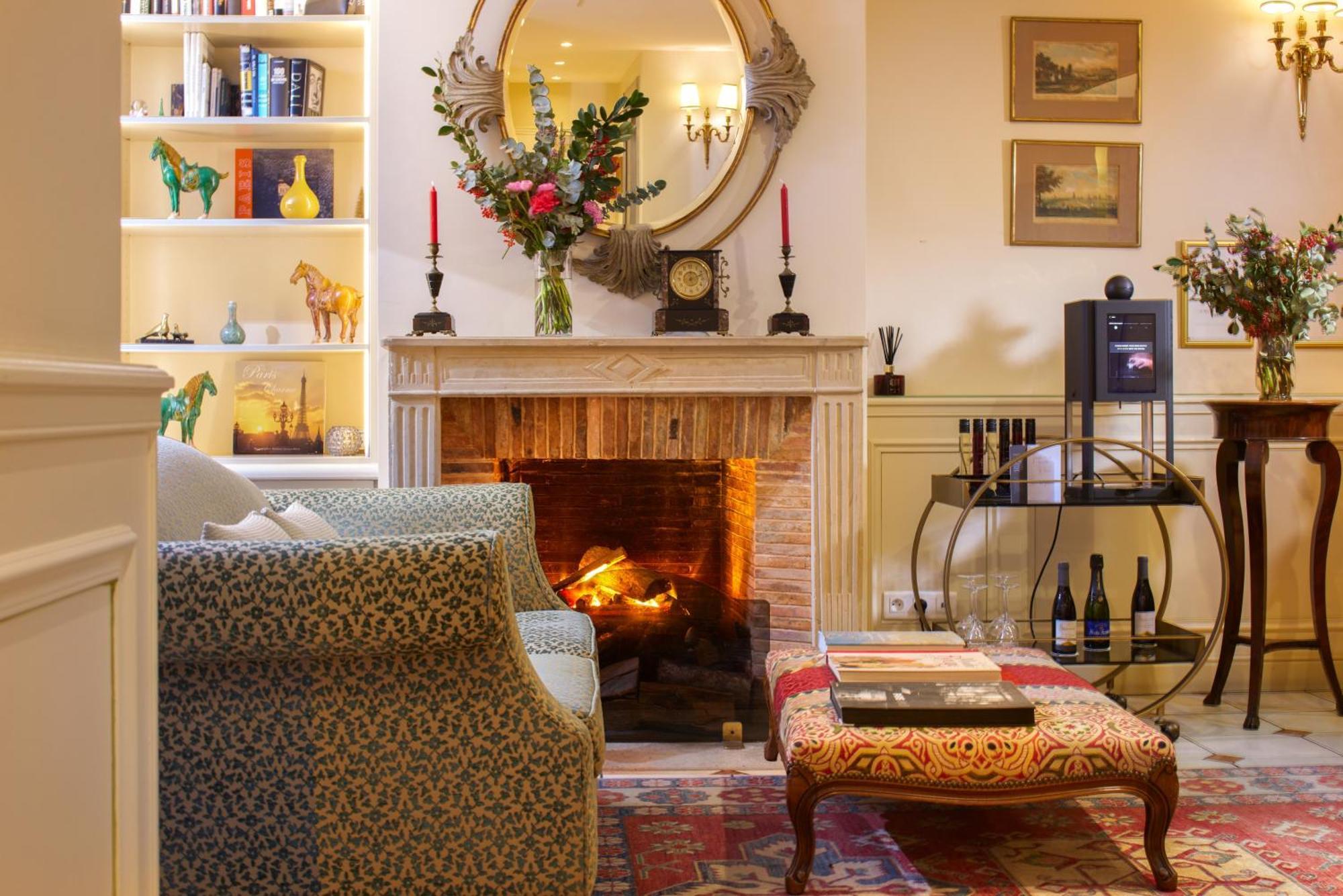Le Relais Montmartre Hotel 4*