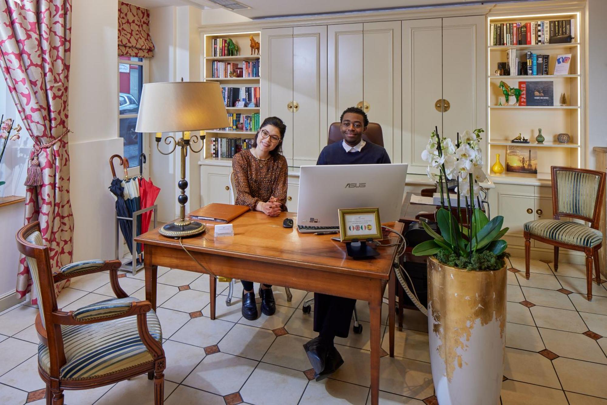 Hotel Le Relais Montmartre Paris