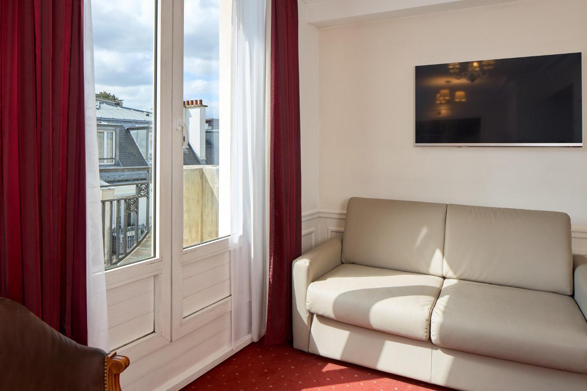 Timhotel Tour Montparnasse 3*