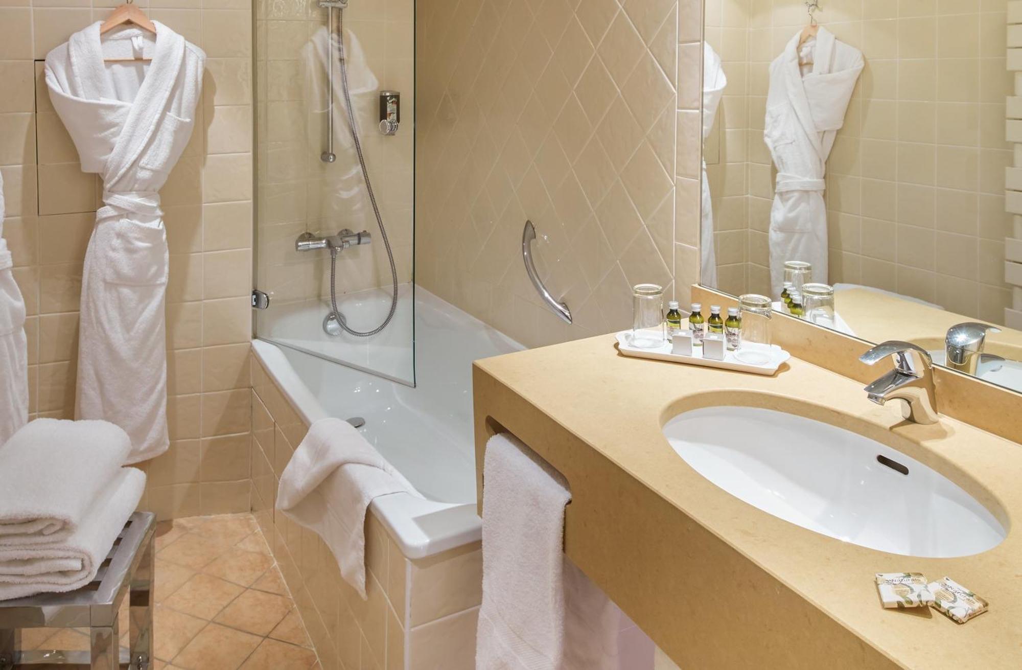Hotel Relais Du Louvre Paris