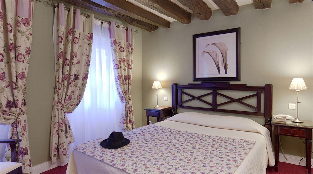 Beaubourg Hotel