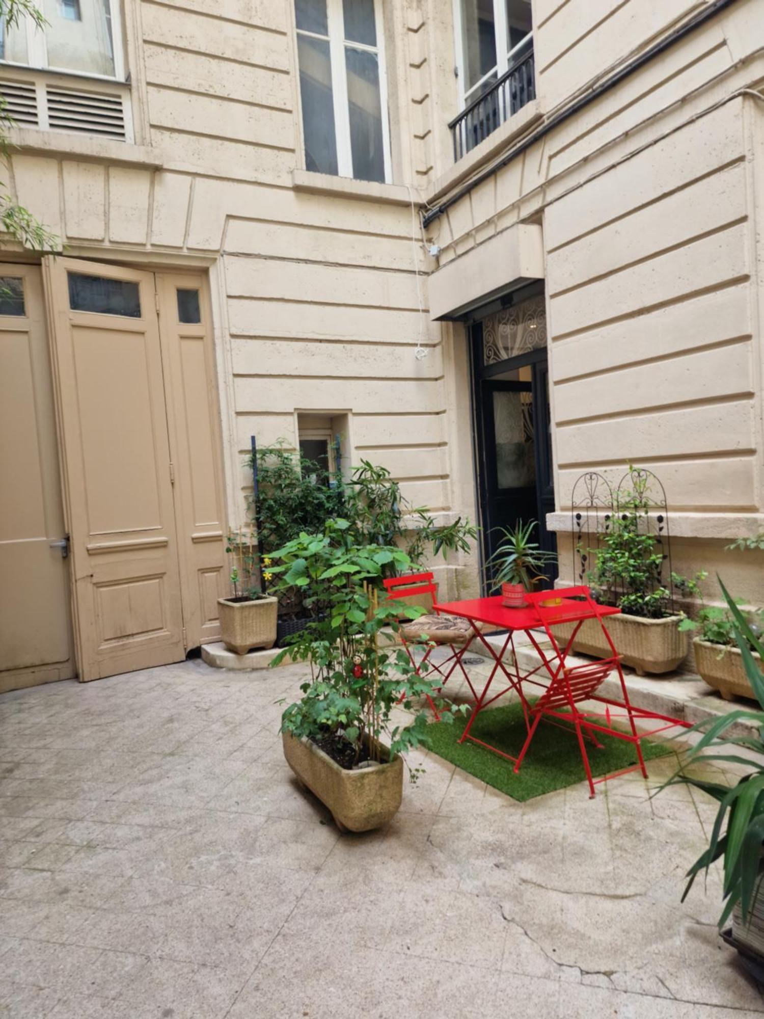 De Charme Champs Elysees Apartment