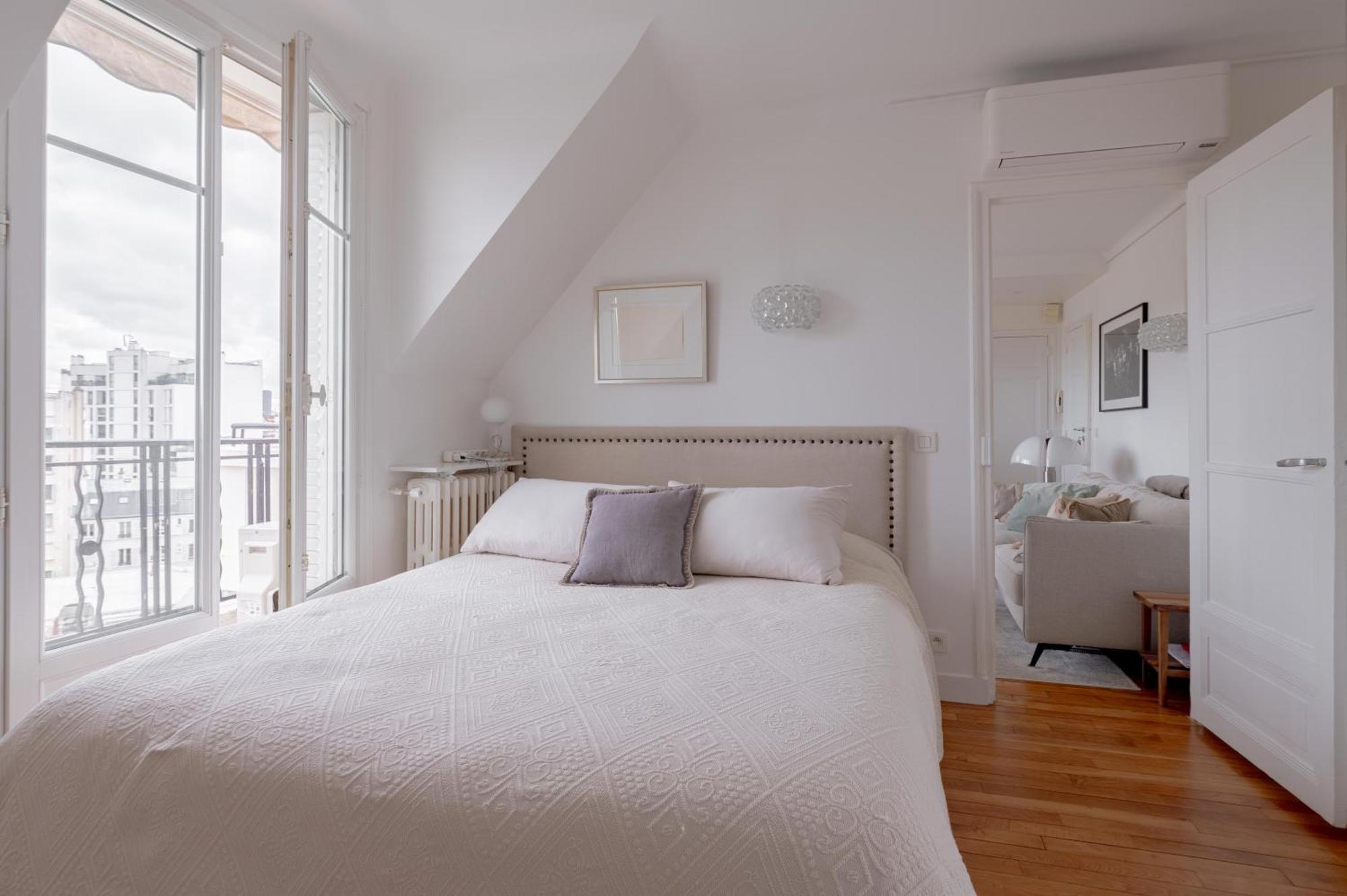 1-bedroom Gem Eiffel Tower View, Terrace, And Ac Apartment Paris