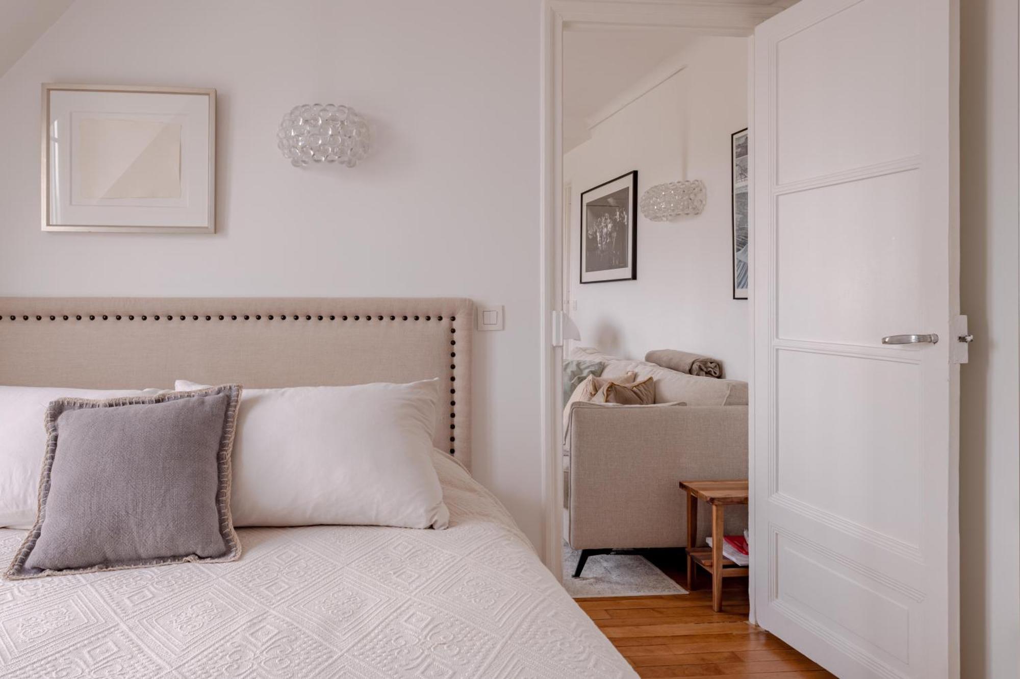 1-bedroom Gem Eiffel Tower View, Terrace, And Ac Apartment Paris