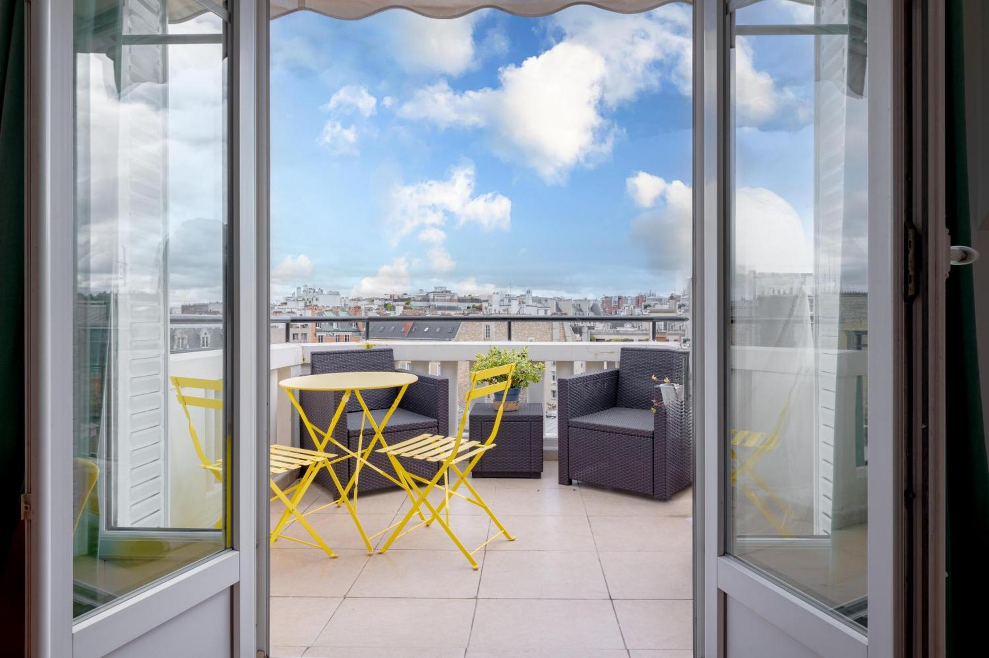 1-bedroom Gem Eiffel Tower View, Terrace, And Ac *