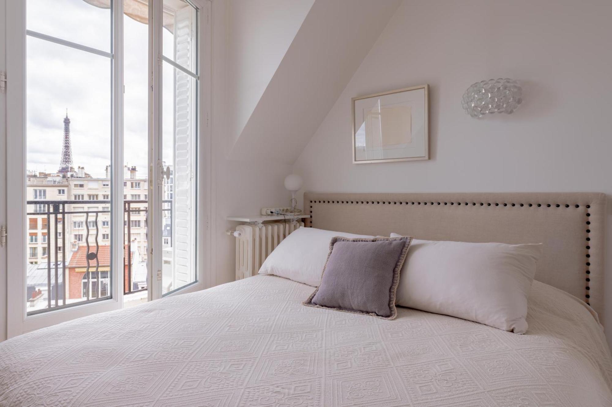 1-bedroom Gem Eiffel Tower View, Terrace, And Ac *