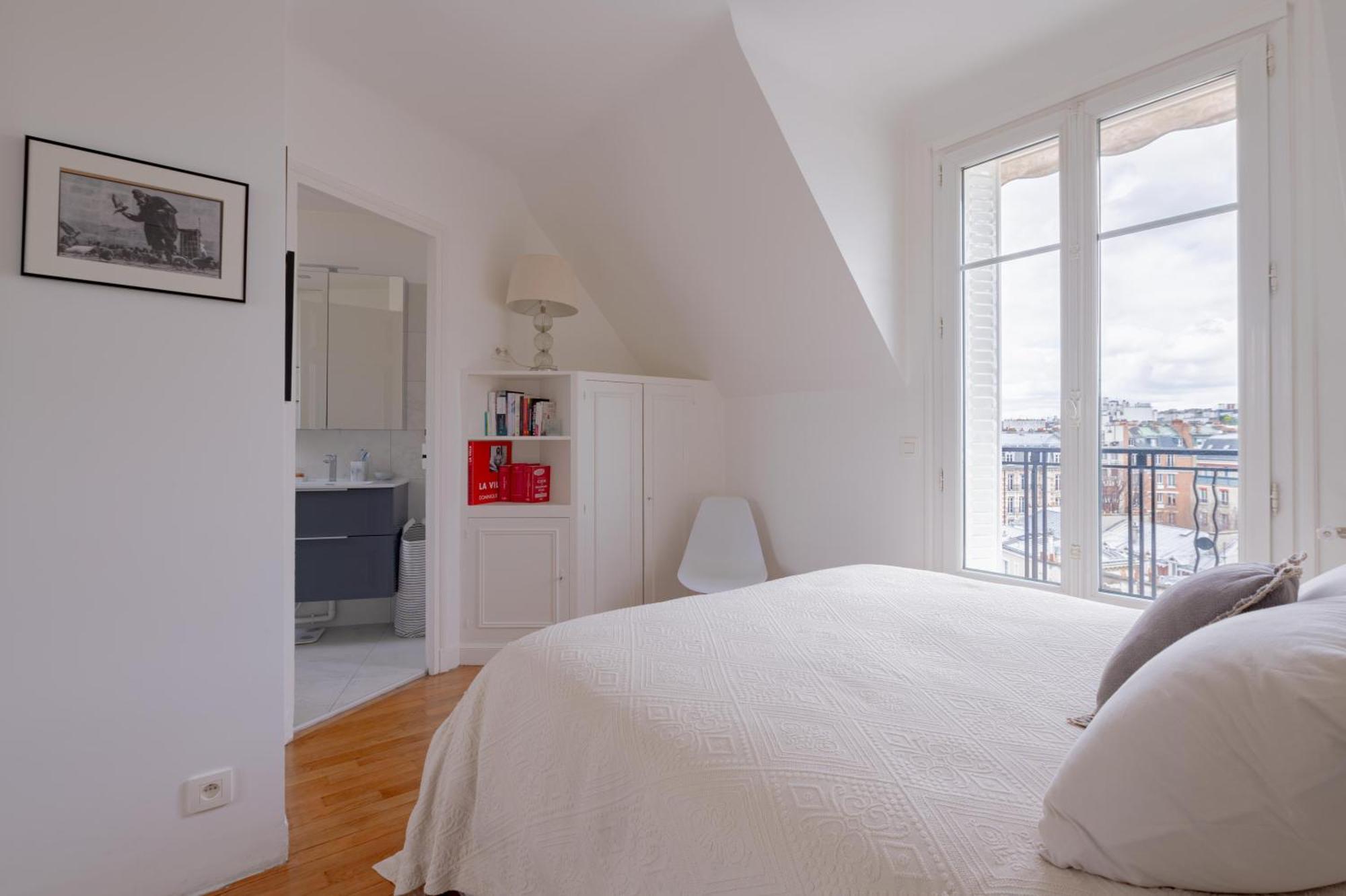1-bedroom Gem Eiffel Tower View, Terrace, And Ac Apartment Paris