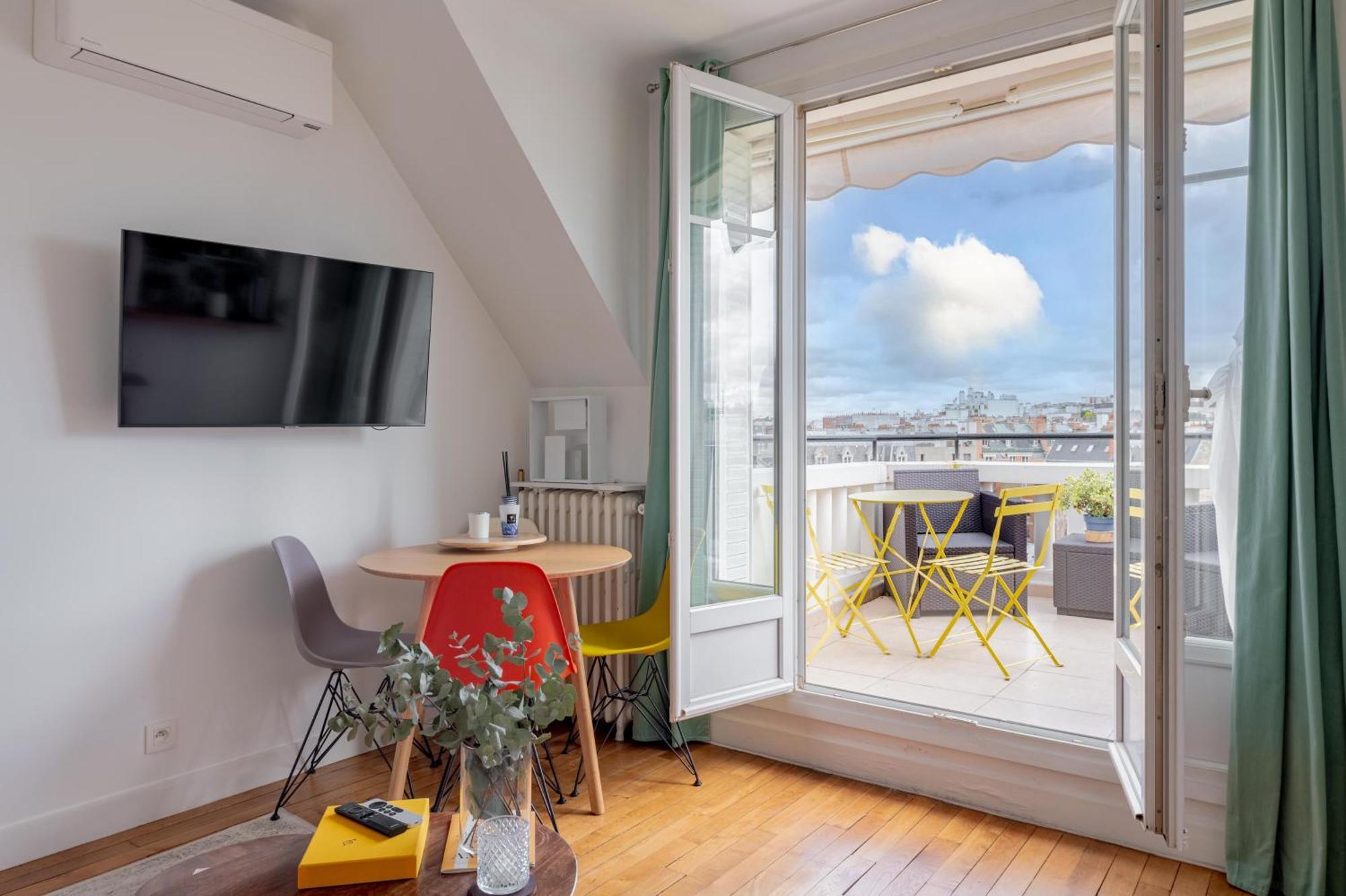 1-bedroom Gem Eiffel Tower View, Terrace, And Ac