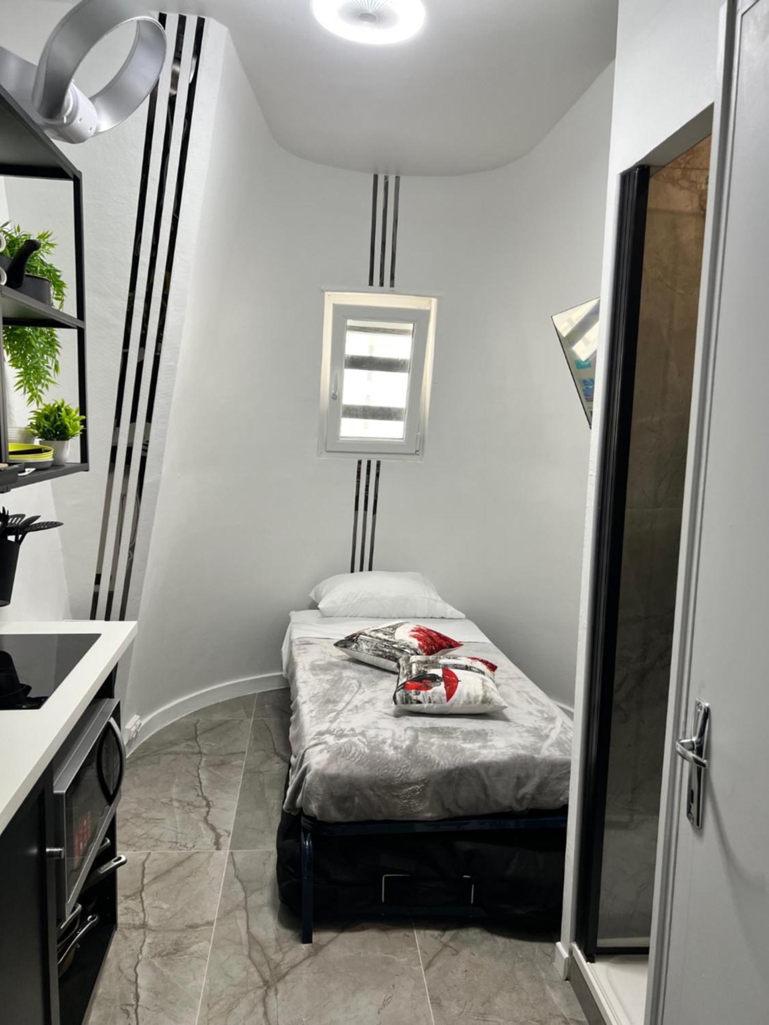 Appartement Bastille Bercy Gare De Lyon Climatisee 9m2 Ideal 1 Pers ,max 2 Pers Paris