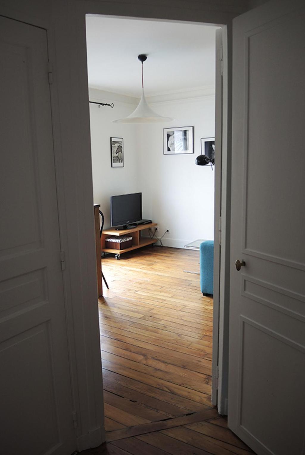 Private With Bathroom In Sunny Flat Paris