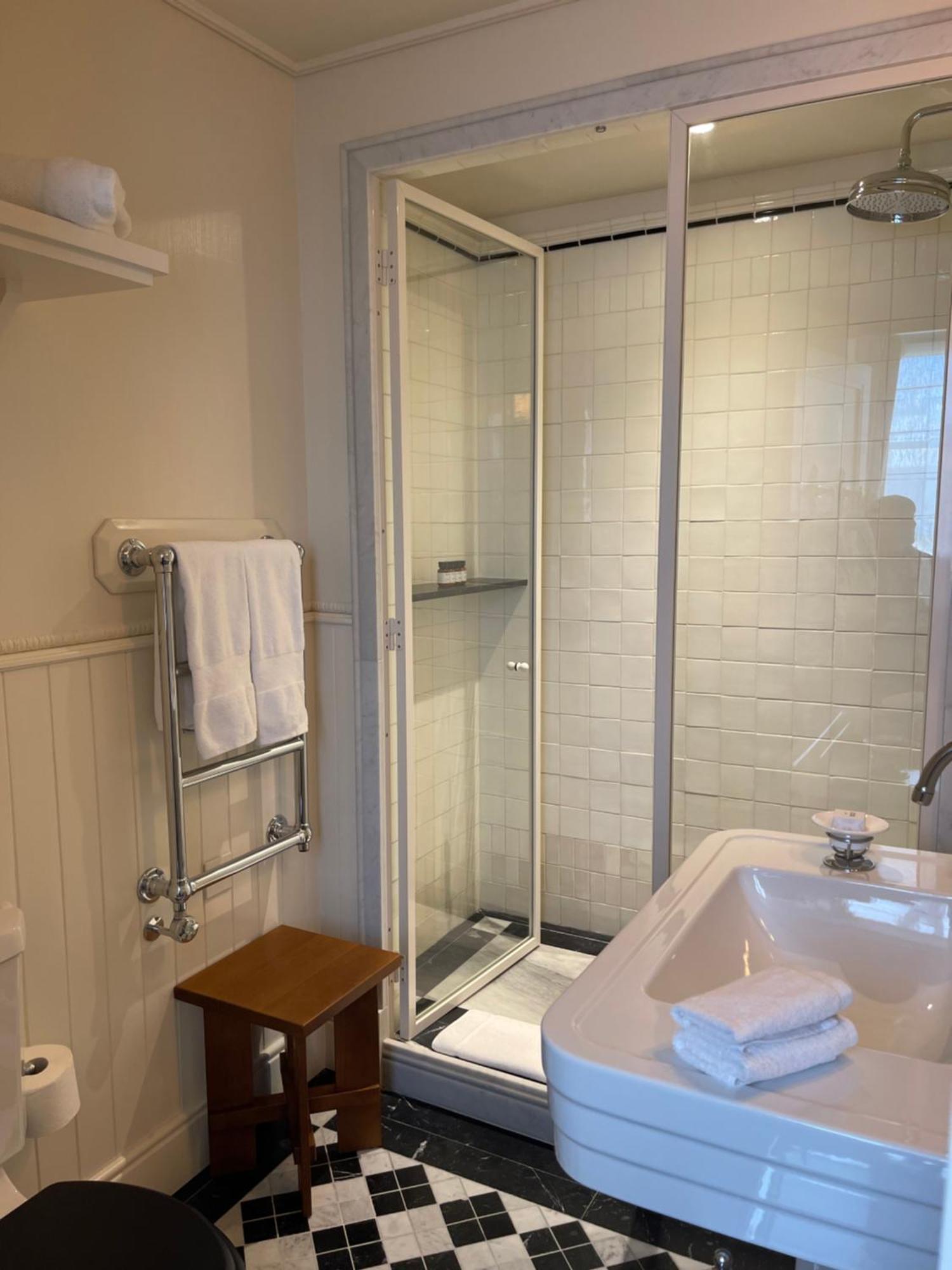 Hotel Chateau Voltaire Paris